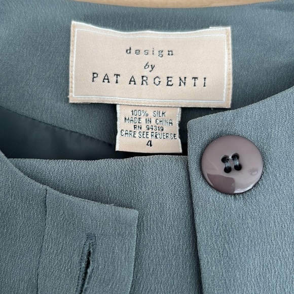 Silk two piece set, cropped jacket high waisted pants embroidery details, size 4 - Picture 5 of 9